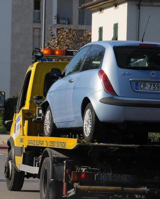 Multe in piazza Carducci I cartelli non bastano