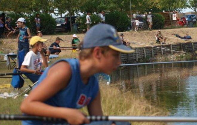 Gare di pesca per i ragazzi ai laghetti di Isola Bassa a Lammari