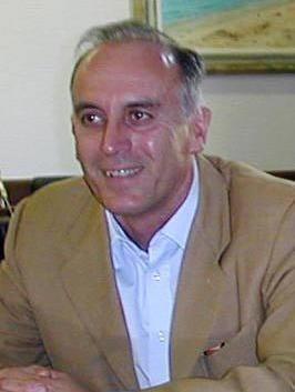 Le fogne non ci sono e nel fosso rischiano di finire i liquami 