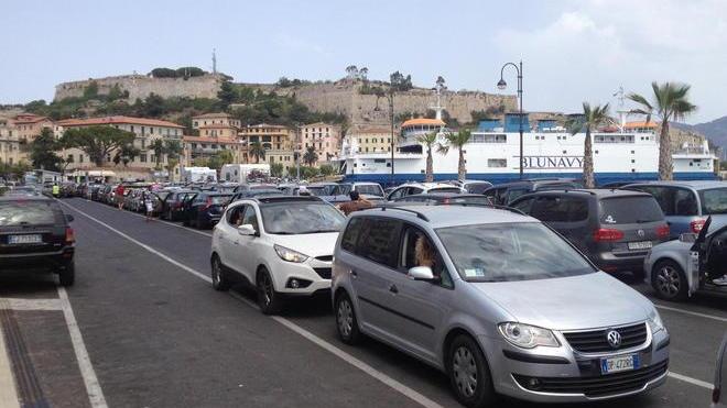 Il porto invaso dai turisti