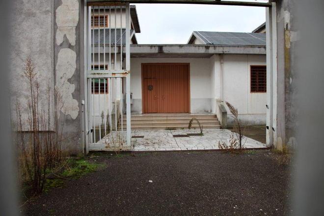 Un distaccamento dei vigili del fuoco al posto del carcere 
