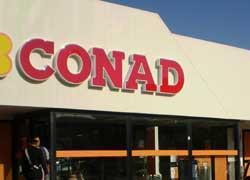 Ladri in azione davanti ai supermercati 