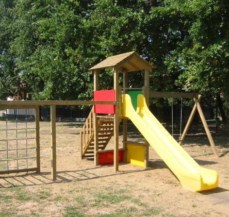 Per i bambini nuovi giochi in piazza Annigoni 