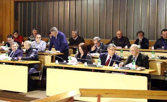 La città perde il capoluogo tagli a consiglio e assessori 