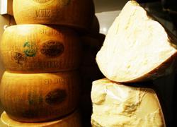 Altri 700 chili di parmigiano per aiutare i terremotati 