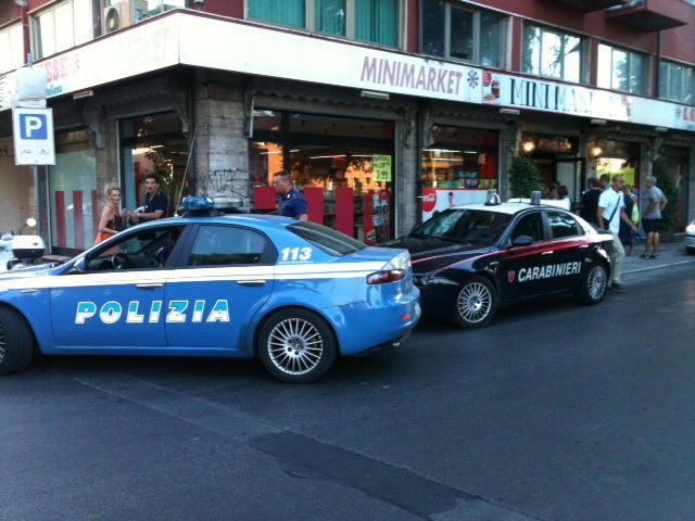 Rapina al minimarket di piazza della Stazione Bandito armato di pistola porta via l’incasso 