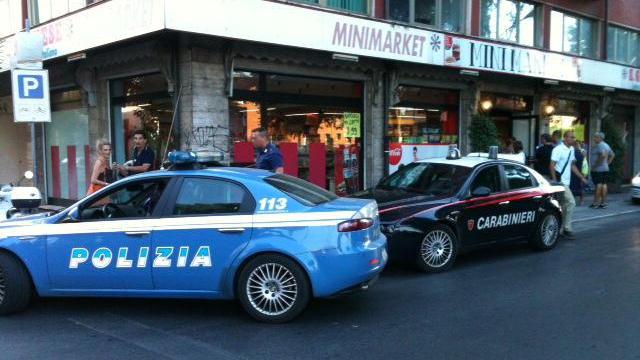 Rapina al minimarket di piazza della Stazione Bandito armato di pistola porta via l’incasso