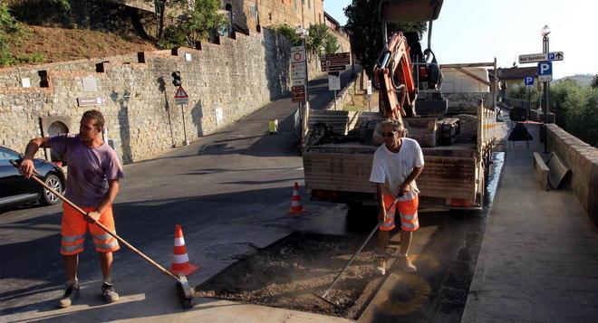 Tutta colpa di un guasto La rottura di una condotta in via Montalbano ha fatto svuotare il serbatoio 