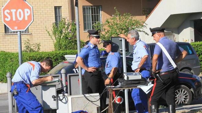 Ruba corrente alla giostra con una calamita, arrestato