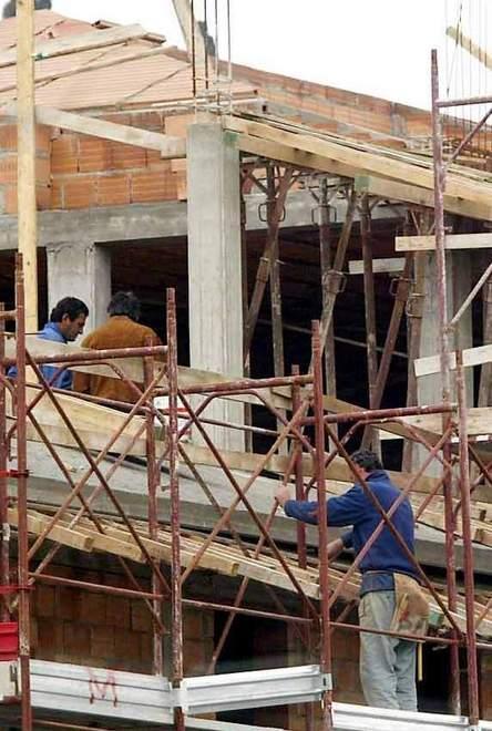 Edili, subito l’una tantum da 47 euro al mese