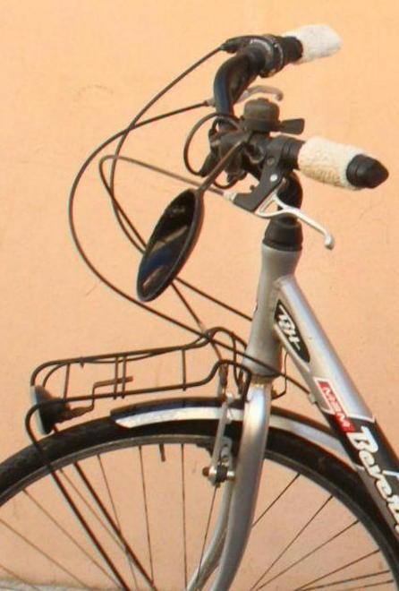 Investita in bici dal camion militare muore a 69 anni 