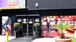 Rapina alla sala slot, bottino 30.000 euro