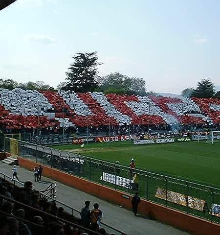Ostacoli burocratici da superare per la sede dei tifosi nello stadio