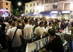 Notte bianca in città con spettacoli, negozi e musei aperti 