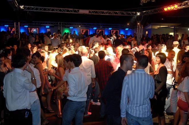 Musica fino alle 2 di notte nei fine settimana 