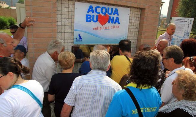 Un fontanello di acqua per ogni comune