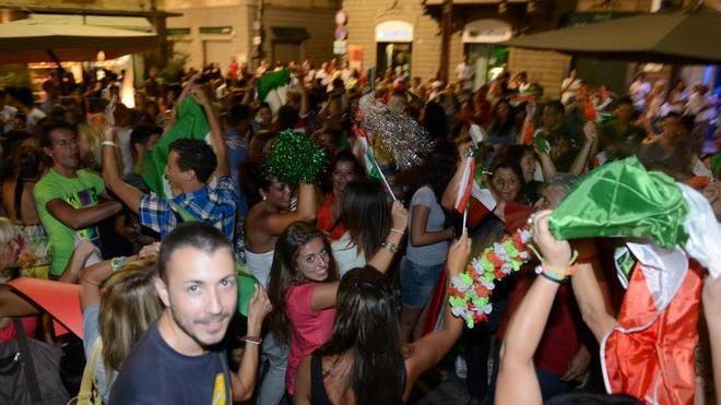 Il Piazzone animato dal flash mob dei “Fratelli d’Italia”