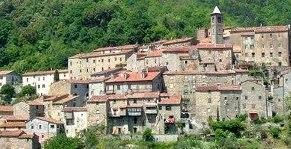 Domani cena itinerante tra fiaccole e musica