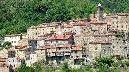 Domani cena itinerante tra fiaccole e musica