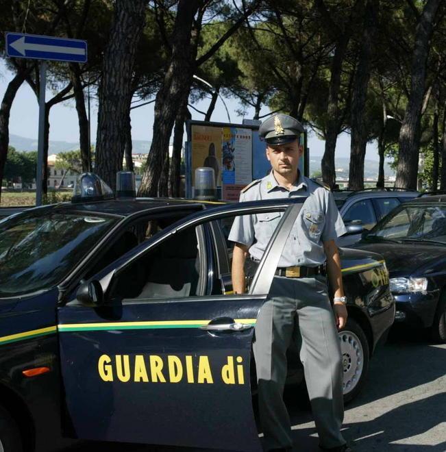 Morde il finanziere per scappare