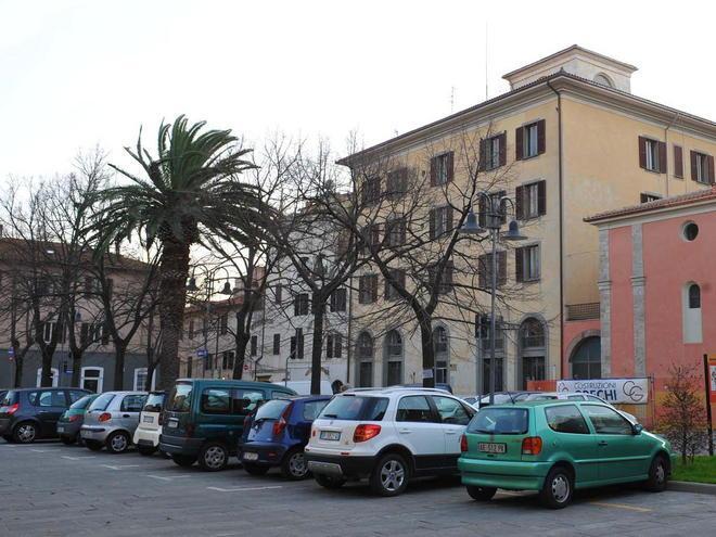 Metà parcheggi in piazza per rilanciare il turismo 