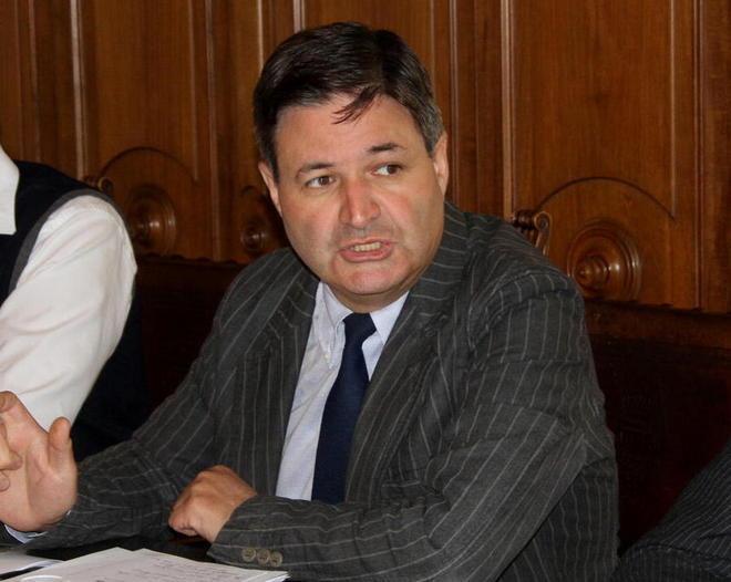 Carlesi replica a Milone: «Gli affari coi cinesi non li ho fatti io ma te» 