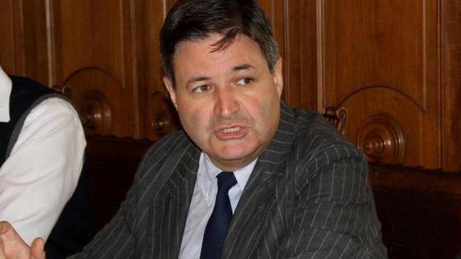 Carlesi replica a Milone: «Gli affari coi cinesi non li ho fatti io ma te»