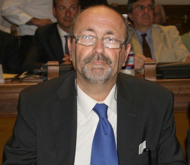 Chi esalta Hitler, chi attacca omosessuali e nomadi