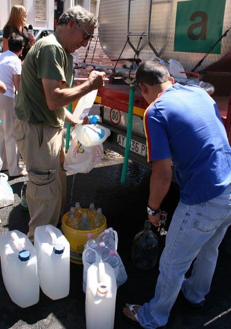 Acqua razionata: rubinetti a secco dodici ore al giorno 