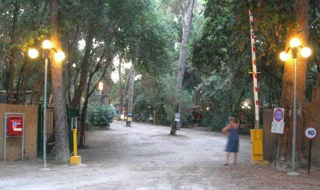 Bimbo muore in campeggio, era malato