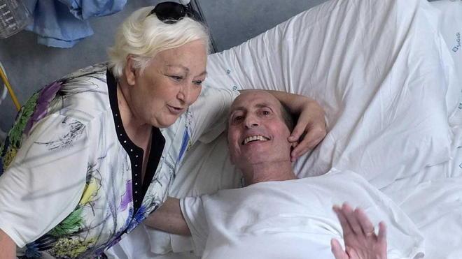Sposi in una stanza d’ospedale dopo 28 anni di convivenza