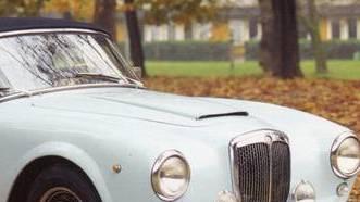 Con la mitica Lancia vanno sulle orme del film Il Sorpasso