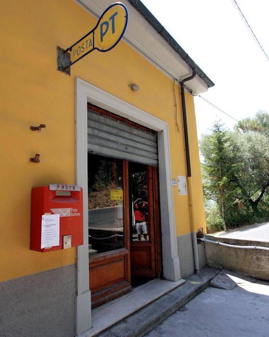No alla chiusura degli uffici postali 