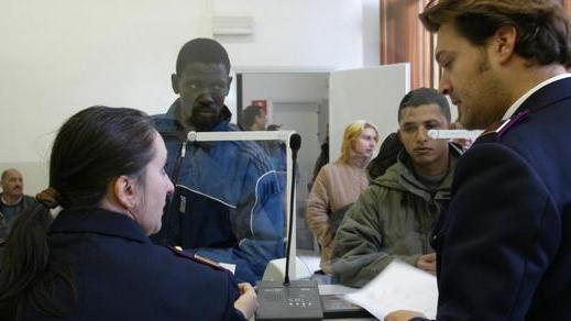 False assunzioni di stranieri denunciati due commercialisti