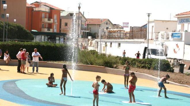 Inaugurata la fontana-piscina