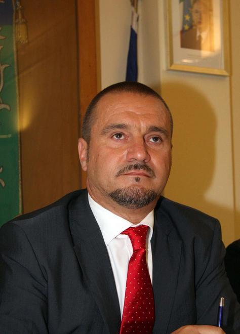 Crisi e degrado a Querceta, il sindaco apre al confronto