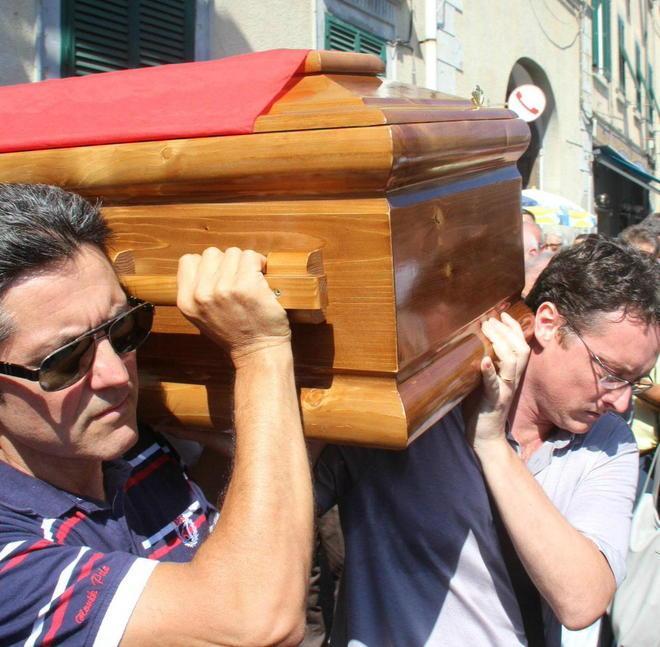 Applausi, falce e martello la politica saluta Vittori 