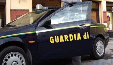 A bordo di auto di lusso ma non dichiarano il reddito: scoperti due imprenditori 