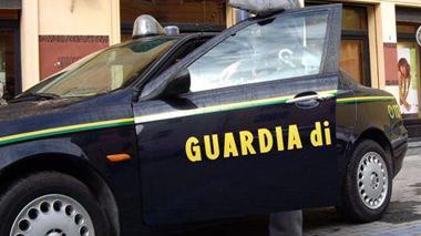 A bordo di auto di lusso ma non dichiarano il reddito: scoperti due imprenditori