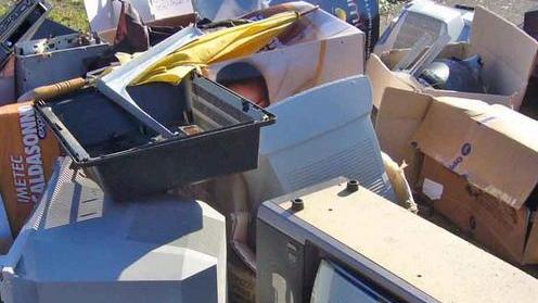 Rimozione di rifiuti, bando della Provincia