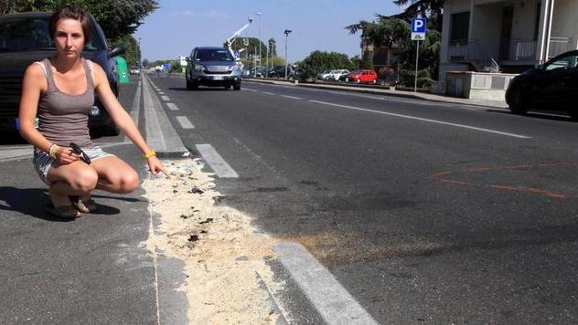 Muore in sella allo scooter nello scontro con un’auto