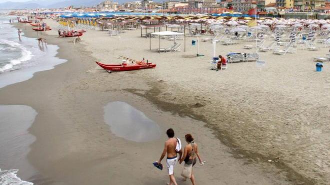 Agosto semivuoto, Versilia preoccupata