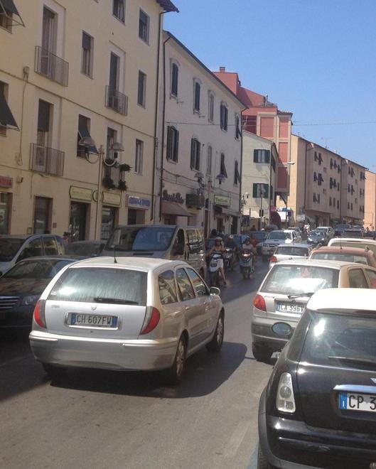 Via Carducci, illuminazione in tilt 