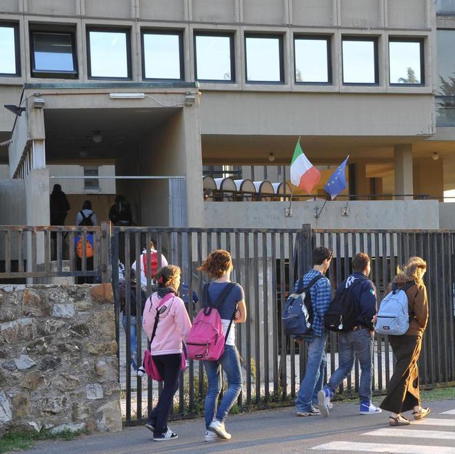 La tecnologia salva la quarta ginnasio In classe al liceo di Massa con Errecubo