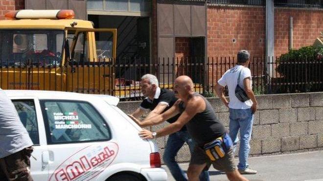 Capannone distrutto dalle fiamme