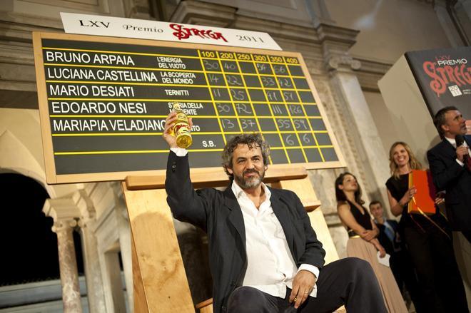 Forte dei Marmi, polemica sulla cittadinanza onoraria a Nesi 