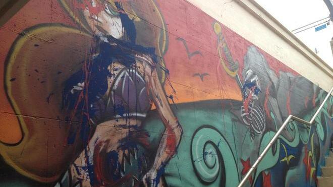 Vandali nel sottopasso, rovinati i nuovi murales