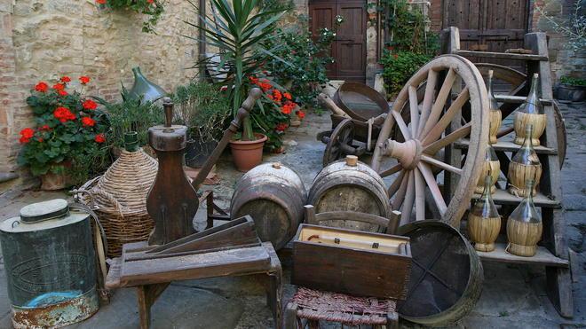 Occhi all’insù tra cibi tipici e musica folk