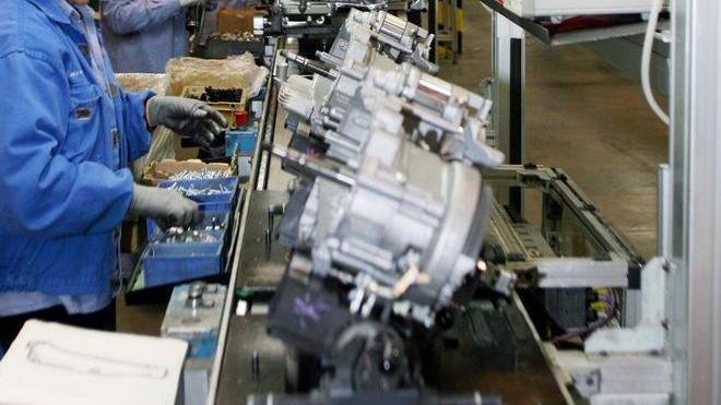 Ancora in calo la produzione industriale