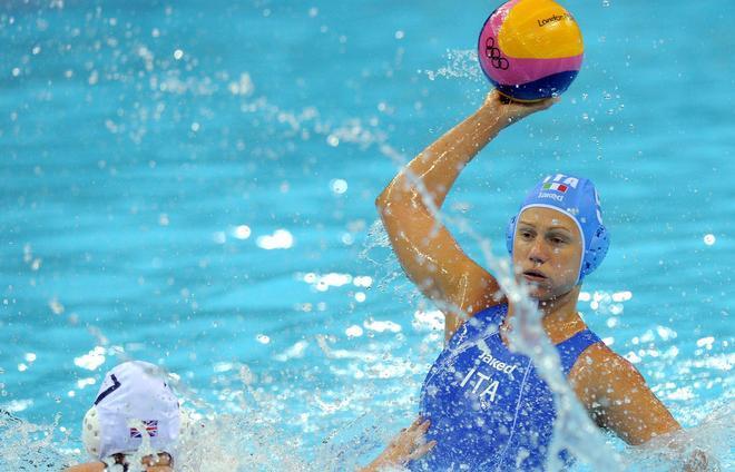 Le squadre, che disastro Fuori la pallanuoto e le ragazze del beach 
